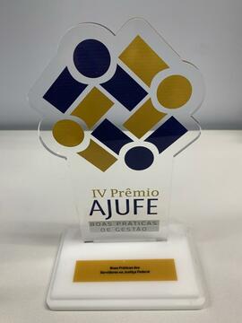 Troféu do IV Prêmio AJUFE de boas práticas dos servidores na Justiça Federal